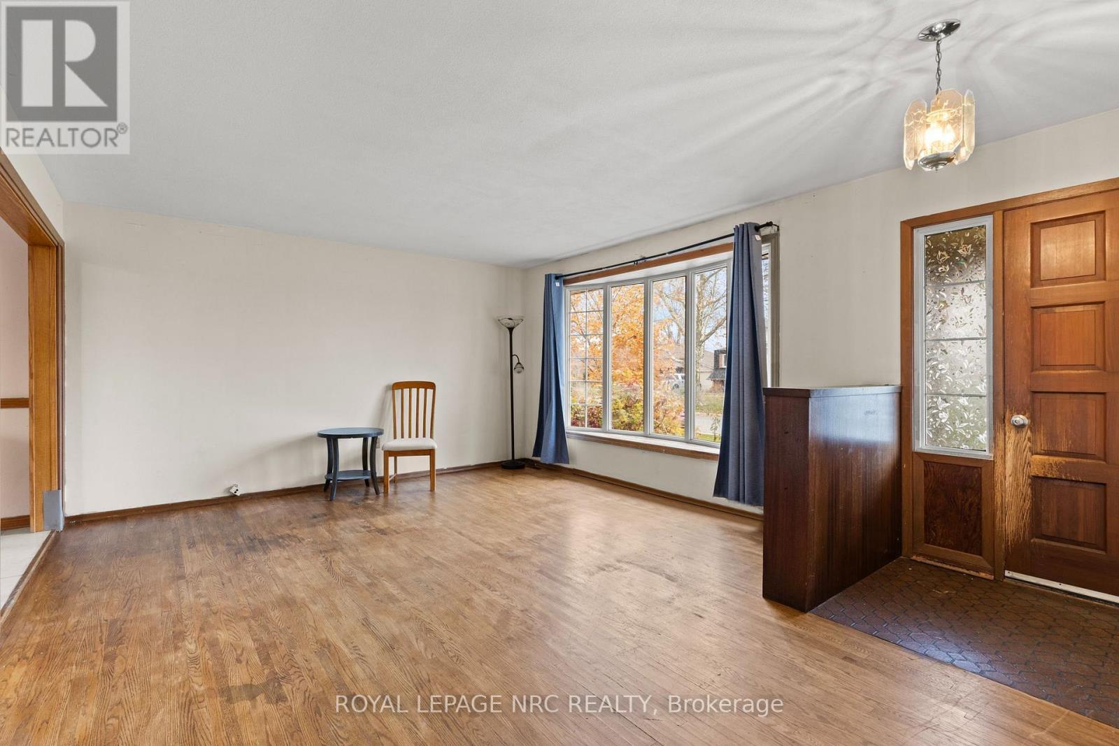 Main Floor - 16 Vanier Drive, Welland (Lincoln/Crowland), ON - Indoor Photo Showing Other Room