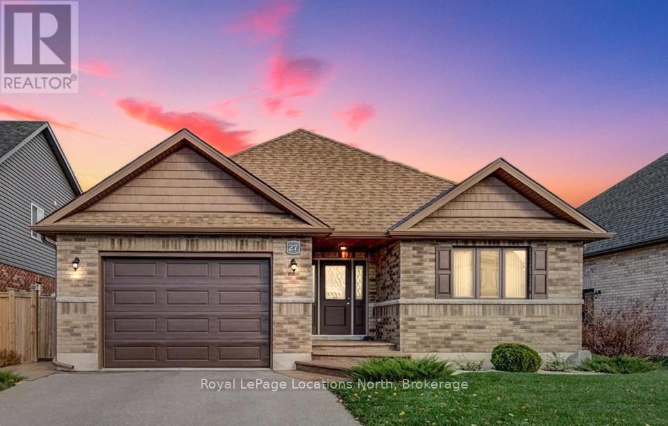 Entire Home - 27 Portland Street, Collingwood, ON - Outdoor