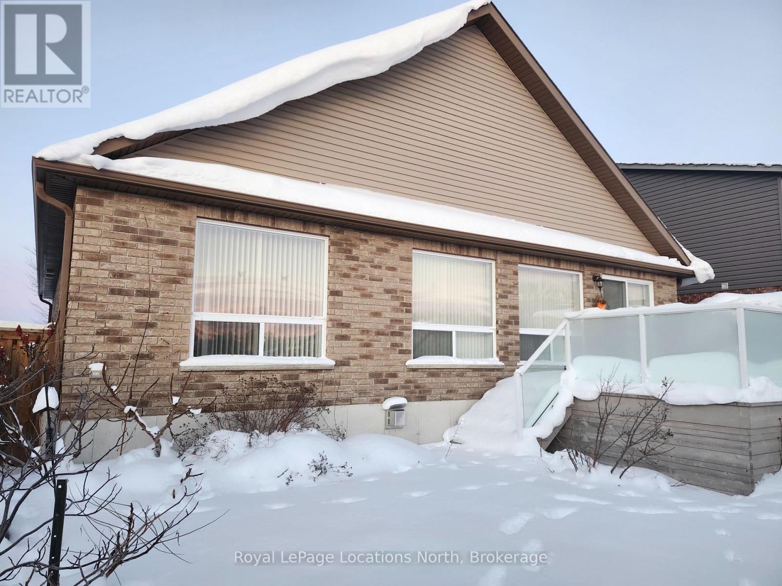 Entire Home - 27 Portland Street, Collingwood, ON - Outdoor