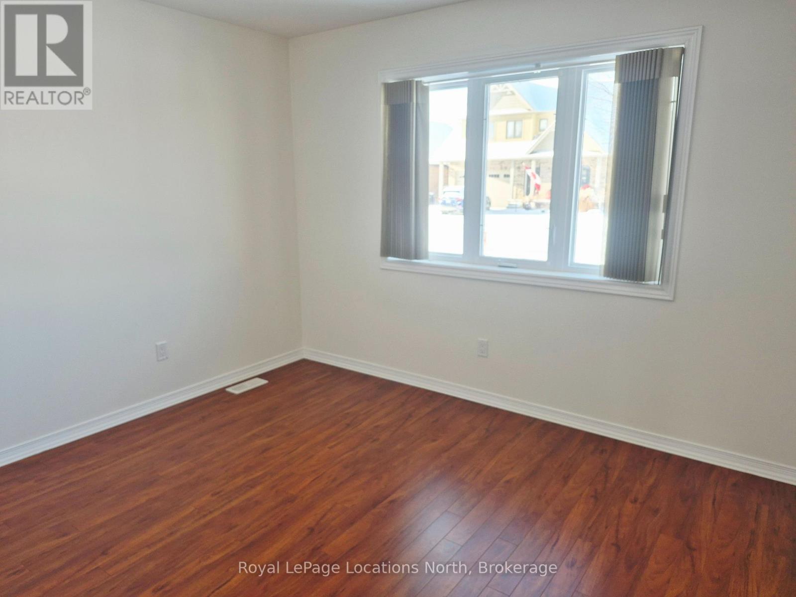 Entire Home - 27 Portland Street, Collingwood, ON - Indoor Photo Showing Other Room