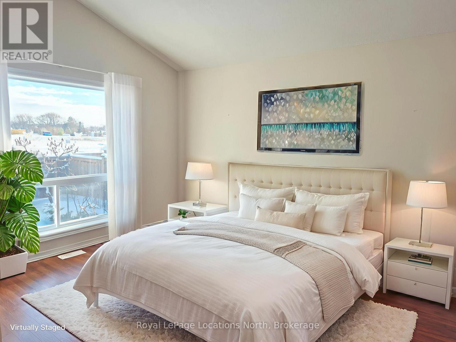 Entire Home - 27 Portland Street, Collingwood, ON - Indoor Photo Showing Bedroom