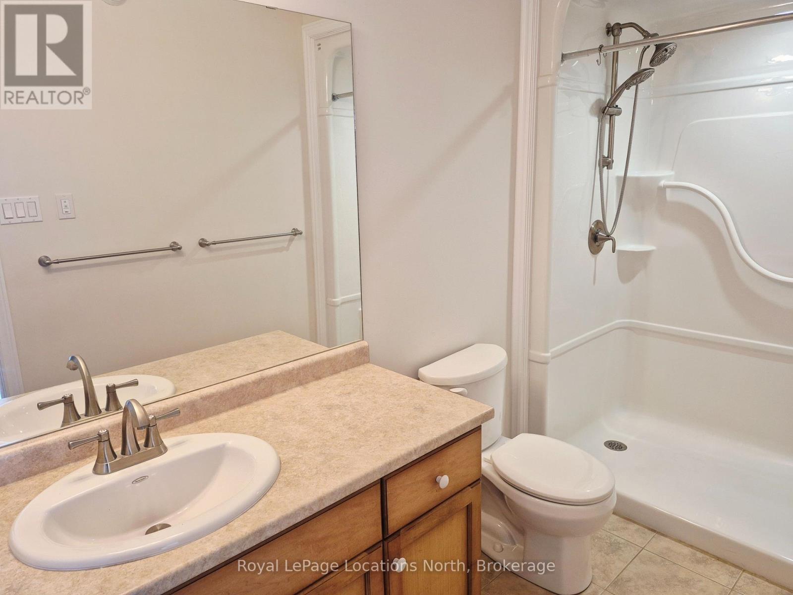 Entire Home - 27 Portland Street, Collingwood, ON - Indoor Photo Showing Bathroom