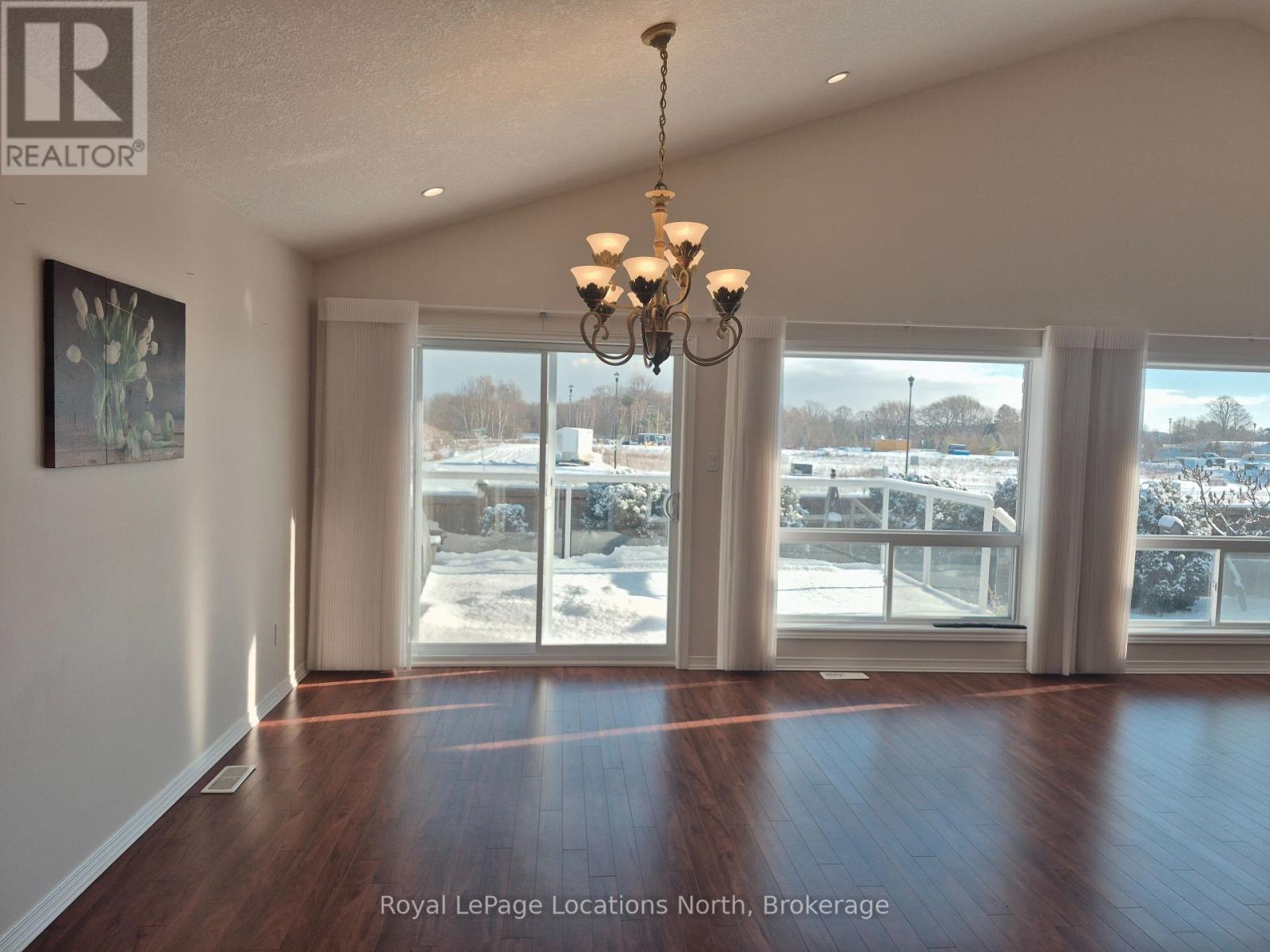 Entire Home - 27 Portland Street, Collingwood, ON - Indoor Photo Showing Other Room