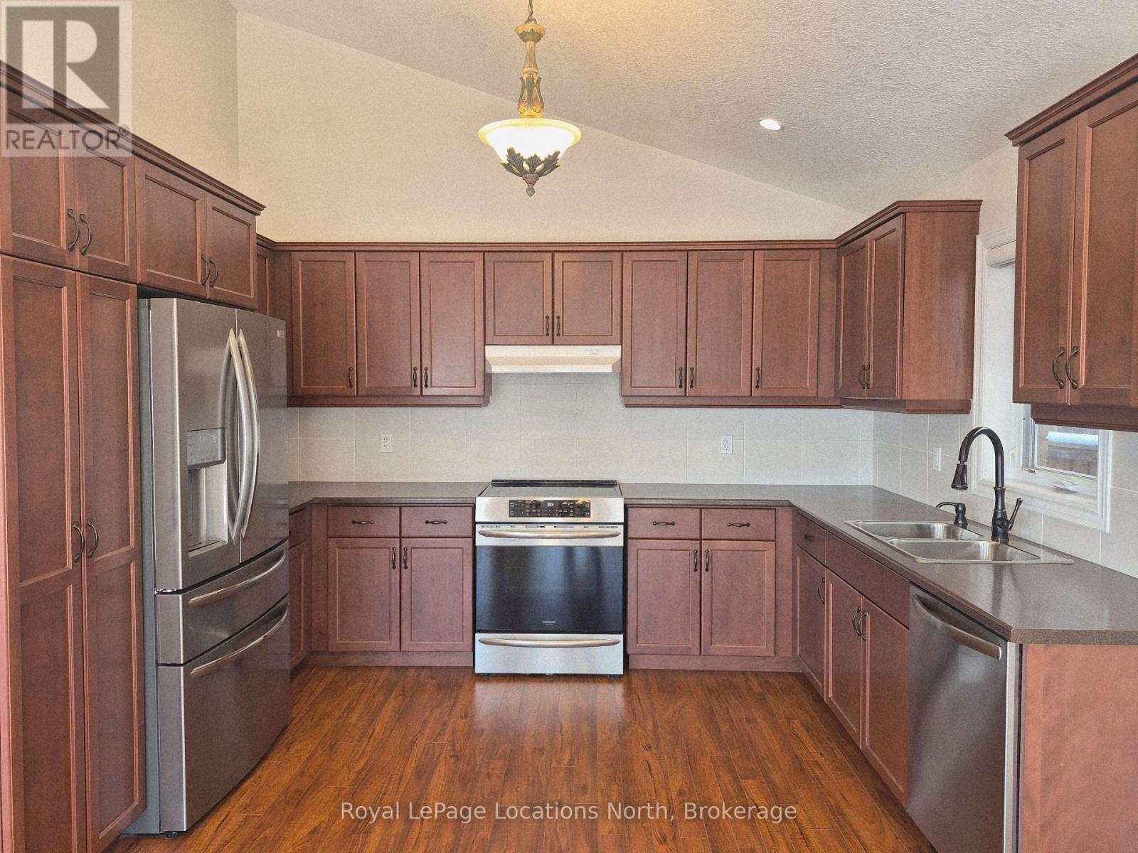 Entire Home - 27 Portland Street, Collingwood, ON - Indoor Photo Showing Kitchen With Double Sink