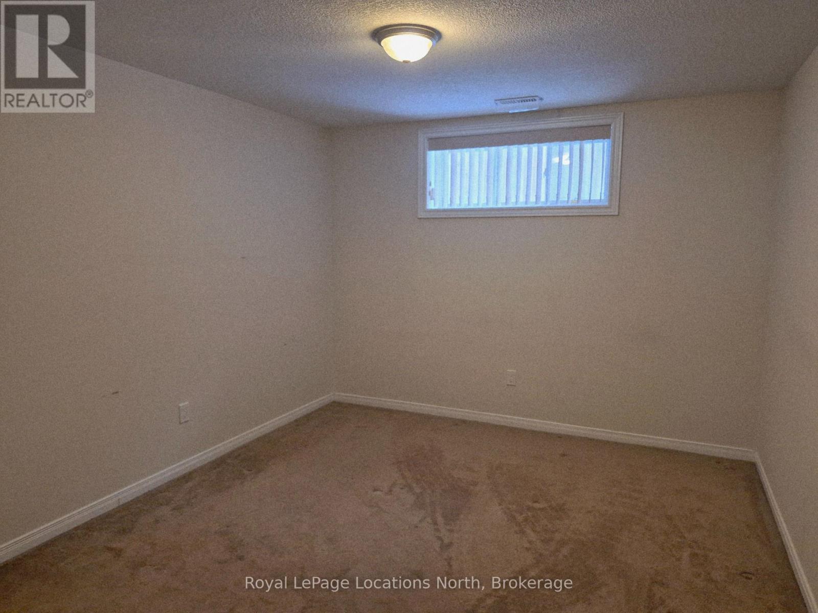 Entire Home - 27 Portland Street, Collingwood, ON - Indoor Photo Showing Other Room