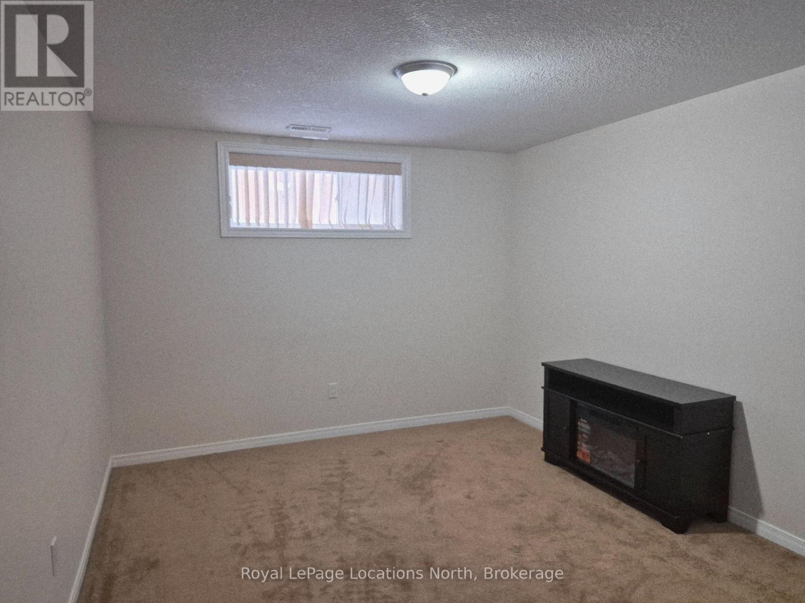 Entire Home - 27 Portland Street, Collingwood, ON - Indoor Photo Showing Other Room