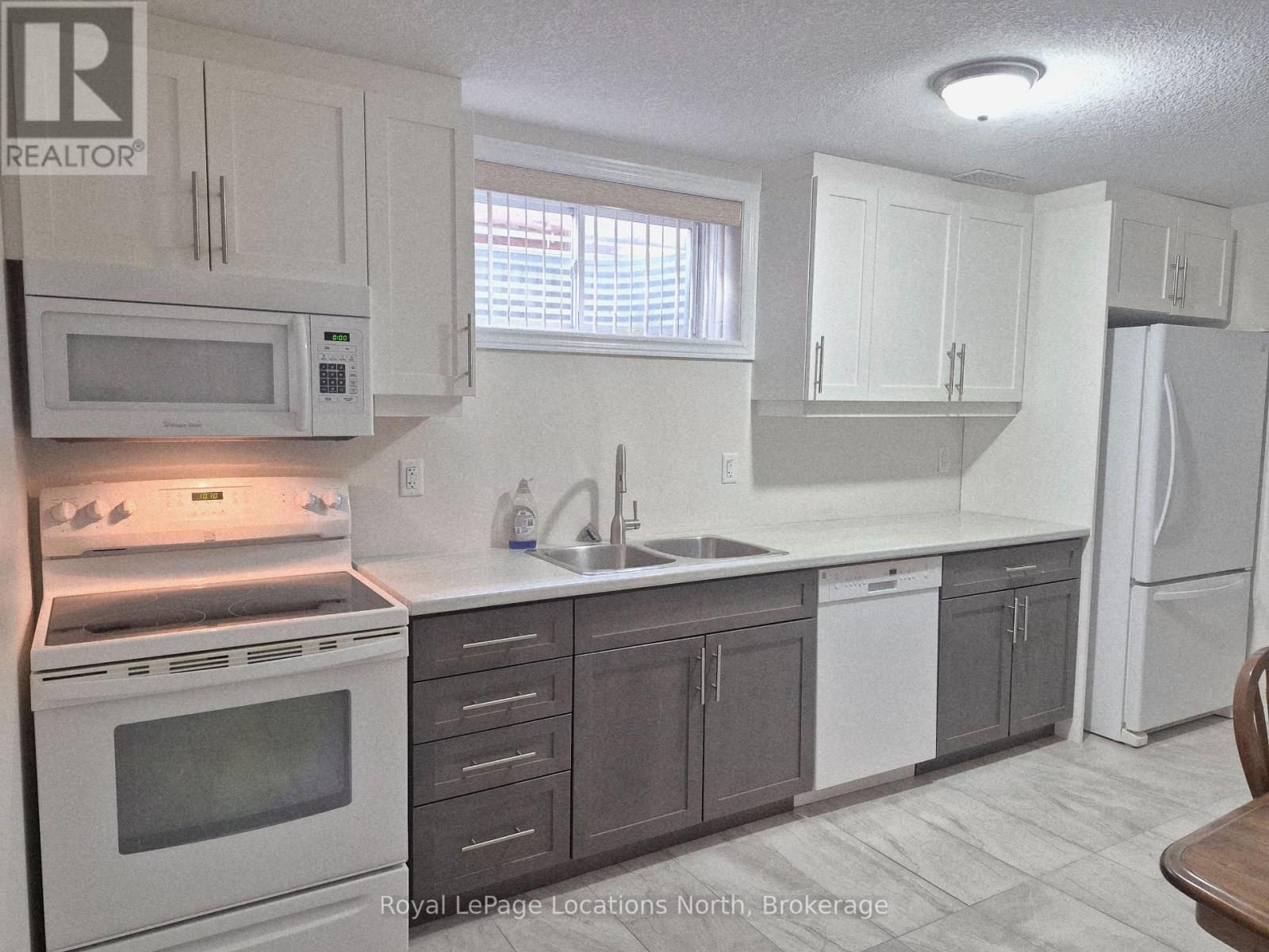 Entire Home - 27 Portland Street, Collingwood, ON - Indoor Photo Showing Kitchen With Double Sink