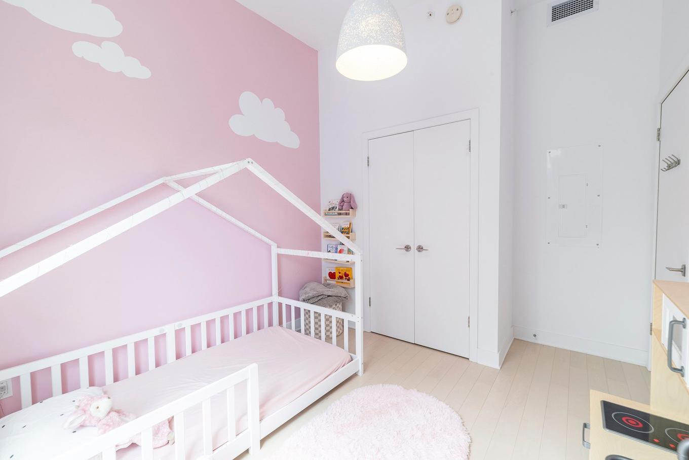 Bedroom - 118-5265 Rue Mackenzie, Montréal (Côte-Des-Neiges/Notre-Dame-De-Grâce), QC - Indoor Photo Showing Bedroom