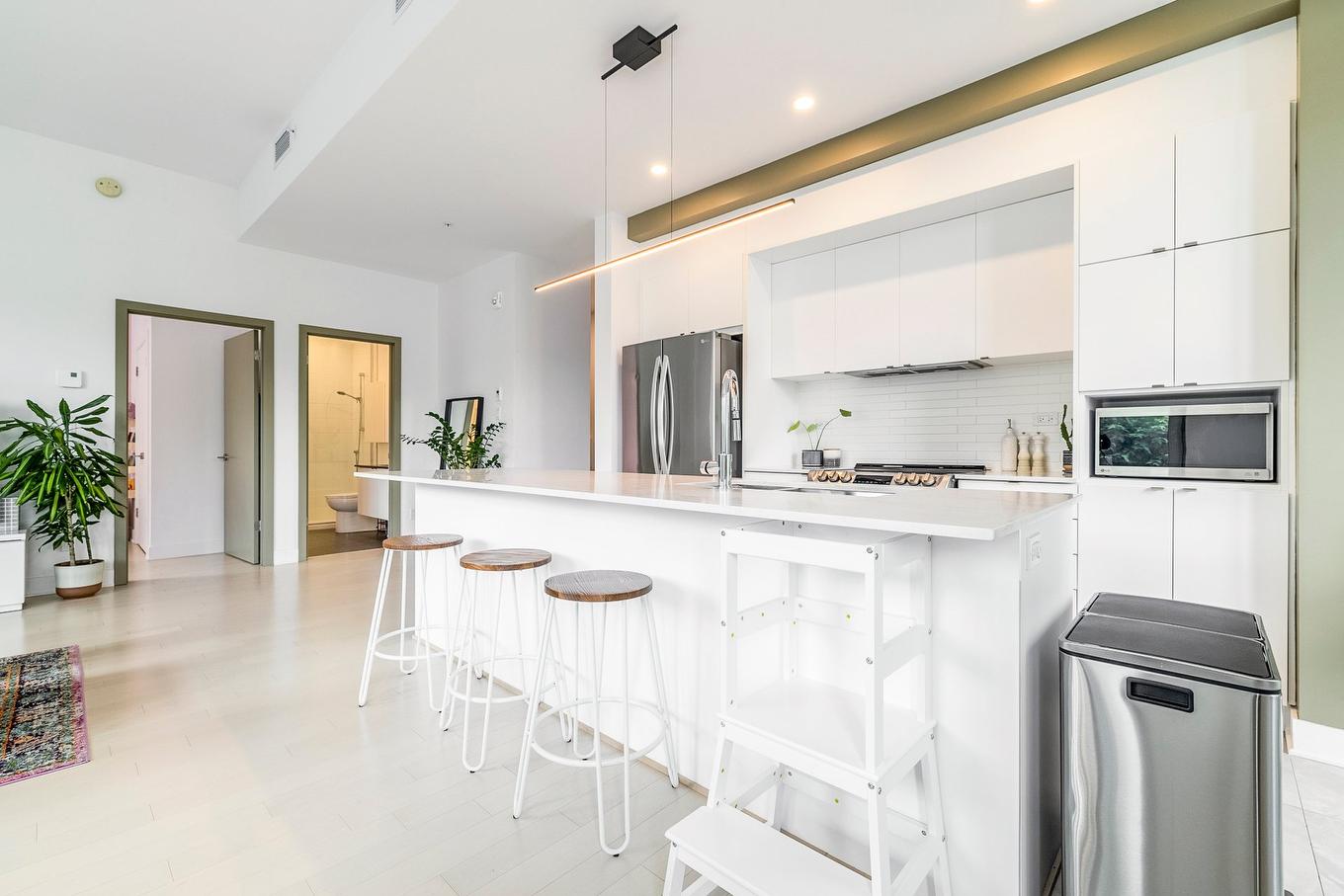 Kitchen - 118-5265 Rue Mackenzie, Montréal (Côte-Des-Neiges/Notre-Dame-De-Grâce), QC - Indoor Photo Showing Kitchen With Upgraded Kitchen