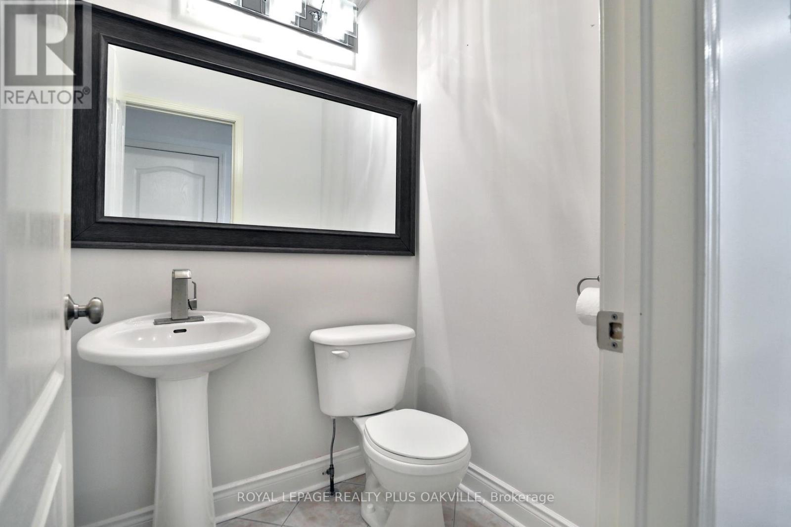 2565 Falkland Crescent, Oakville, ON - Indoor Photo Showing Bathroom