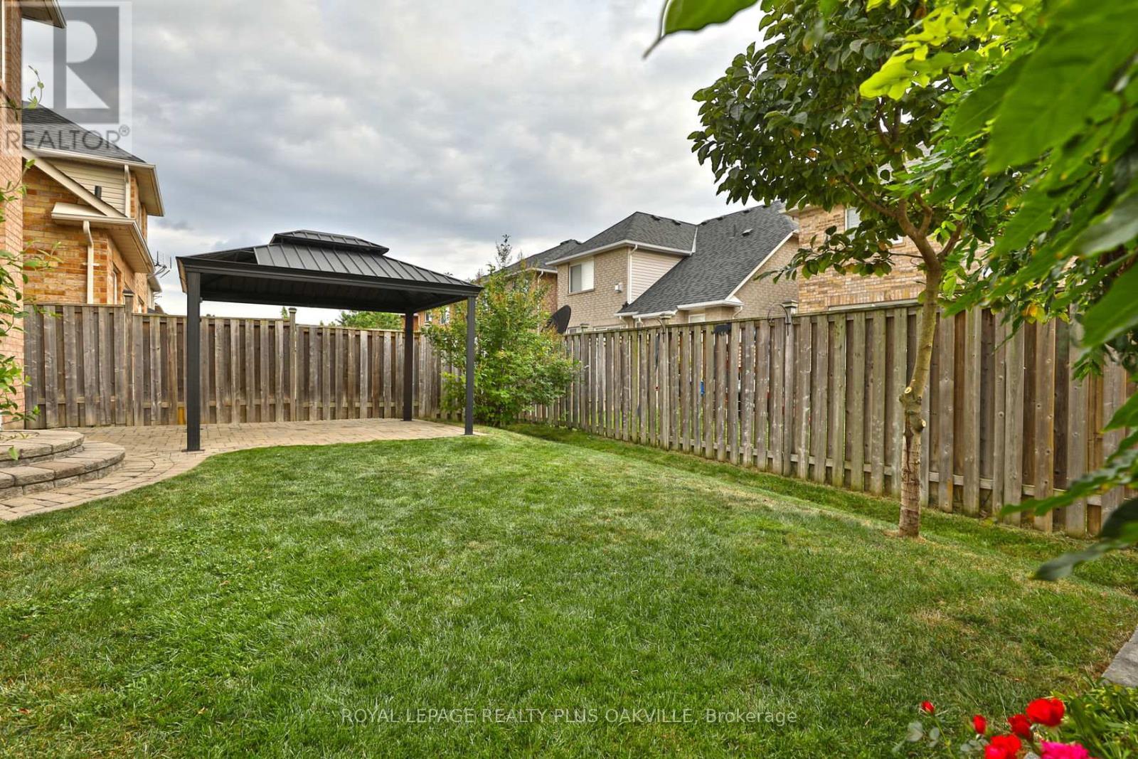 2565 Falkland Crescent, Oakville, ON - Outdoor