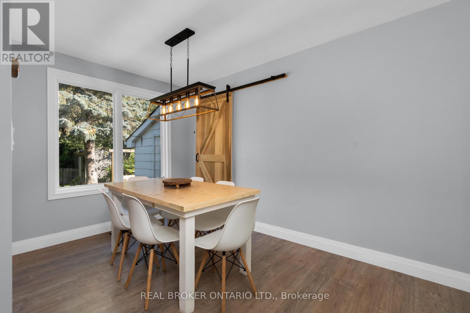 7978 Main Street, Adjala-Tosorontio, ON - Indoor Photo Showing Dining Room