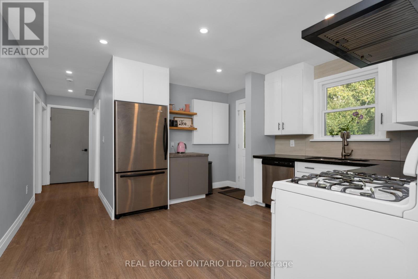 7978 Main Street, Adjala-Tosorontio, ON - Indoor Photo Showing Kitchen