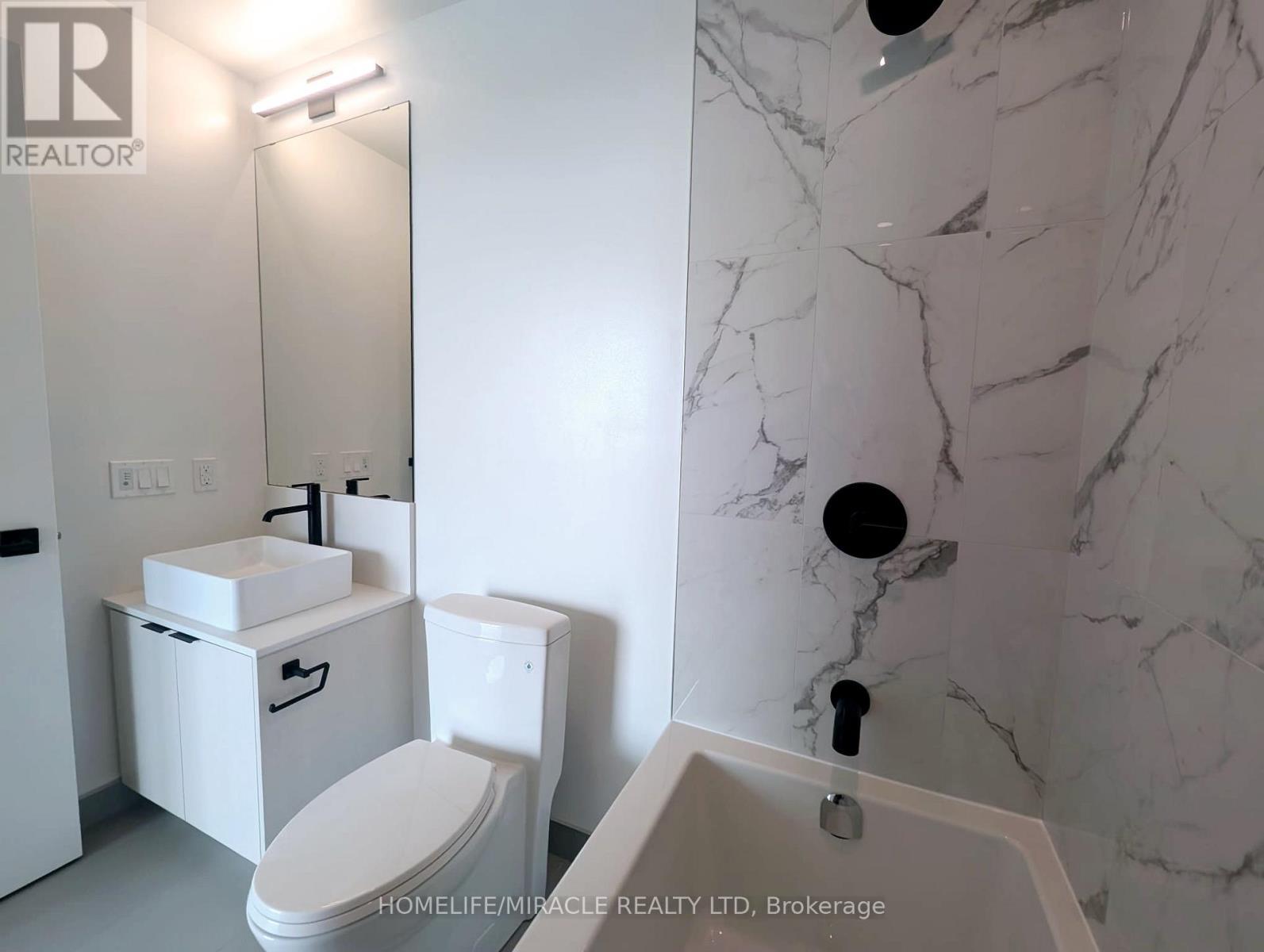 1801 - 1285 Dupont Street, Toronto, ON - Indoor Photo Showing Bathroom