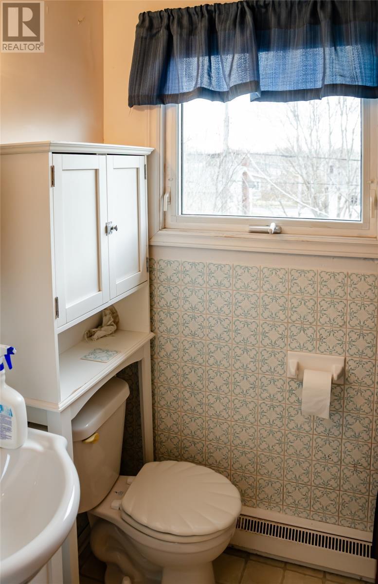 19 Pearson Street, St John'S, NL - Indoor Photo Showing Bathroom