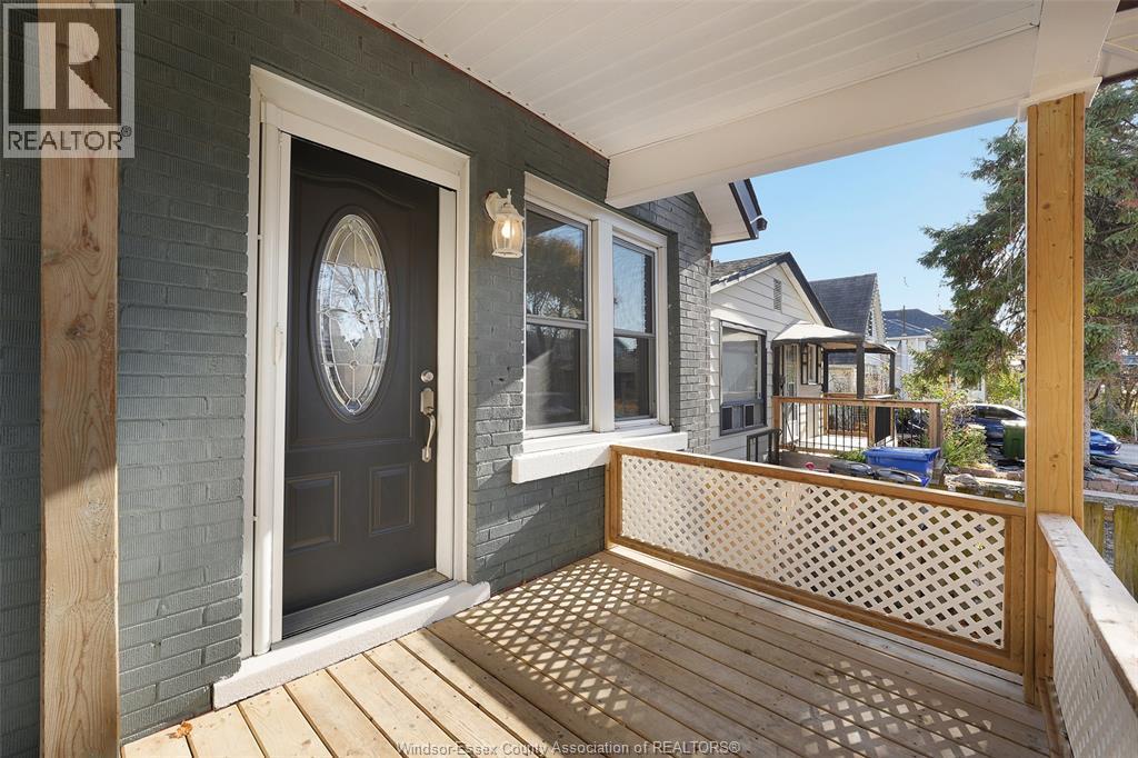 1044 Elm Avenue, Windsor, ON - Outdoor With Deck Patio Veranda With Exterior