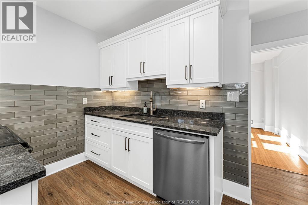 1044 Elm Avenue, Windsor, ON - Indoor Photo Showing Kitchen