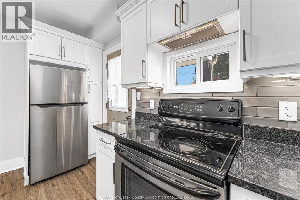 1044 Elm Avenue, Windsor, ON - Indoor Photo Showing Kitchen