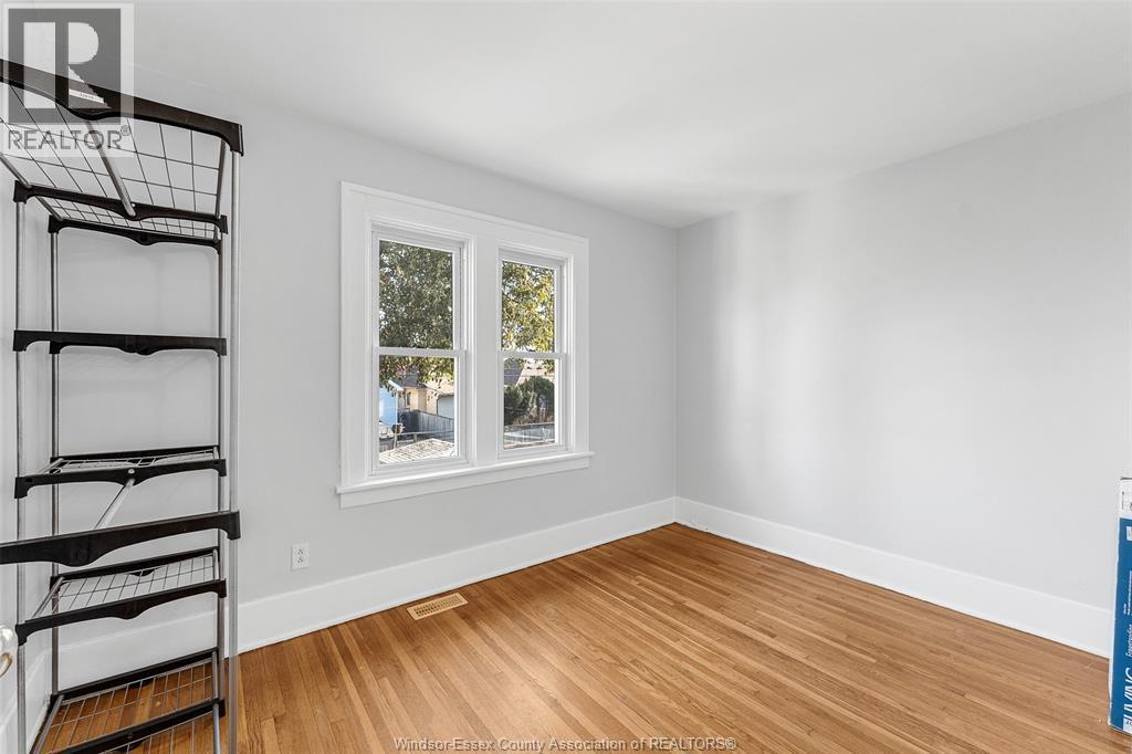 1044 Elm Avenue, Windsor, ON - Indoor Photo Showing Other Room