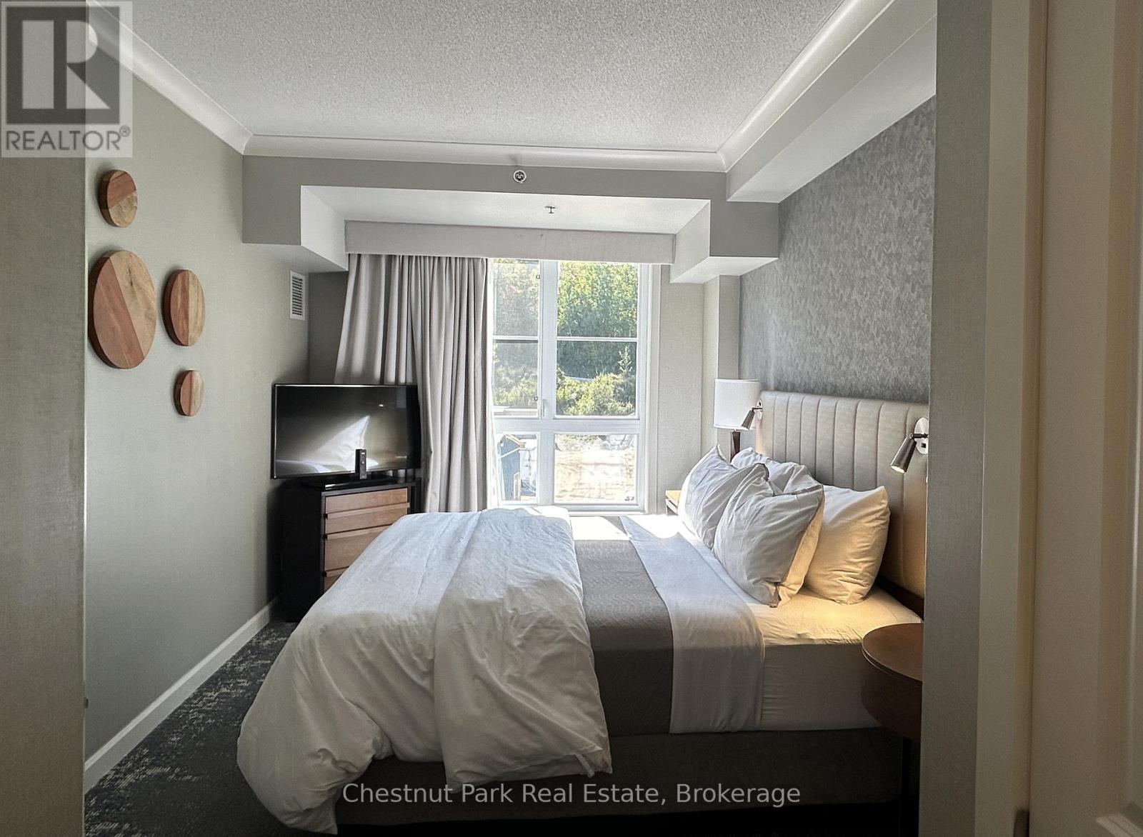 307 - 220 Gord Canning Drive, Blue Mountains, ON - Indoor Photo Showing Bedroom