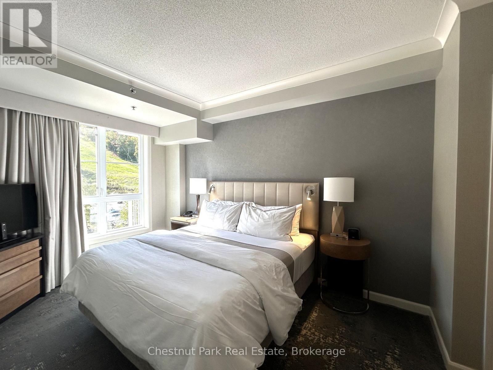 307 - 220 Gord Canning Drive, Blue Mountains, ON - Indoor Photo Showing Bedroom