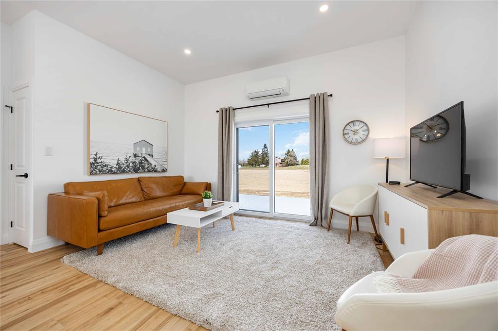 4-6320 Lakeshore Road, Lambton Shores, ON