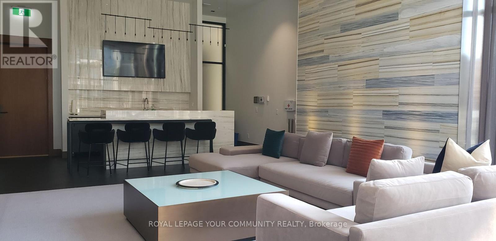 2310 - 7895 Jane Street, Vaughan, ON - Indoor Photo Showing Living Room
