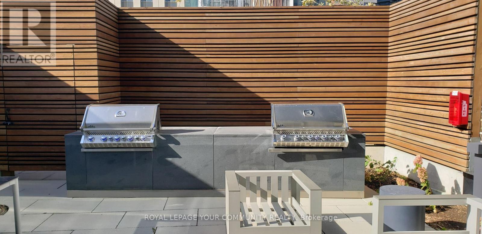 2310 - 7895 Jane Street, Vaughan, ON - Outdoor