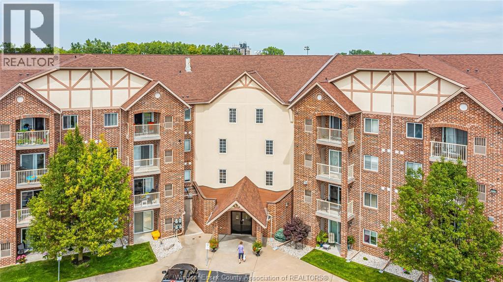 3160 Wildwood Drive Unit# 206, Windsor, ON - Outdoor With Balcony