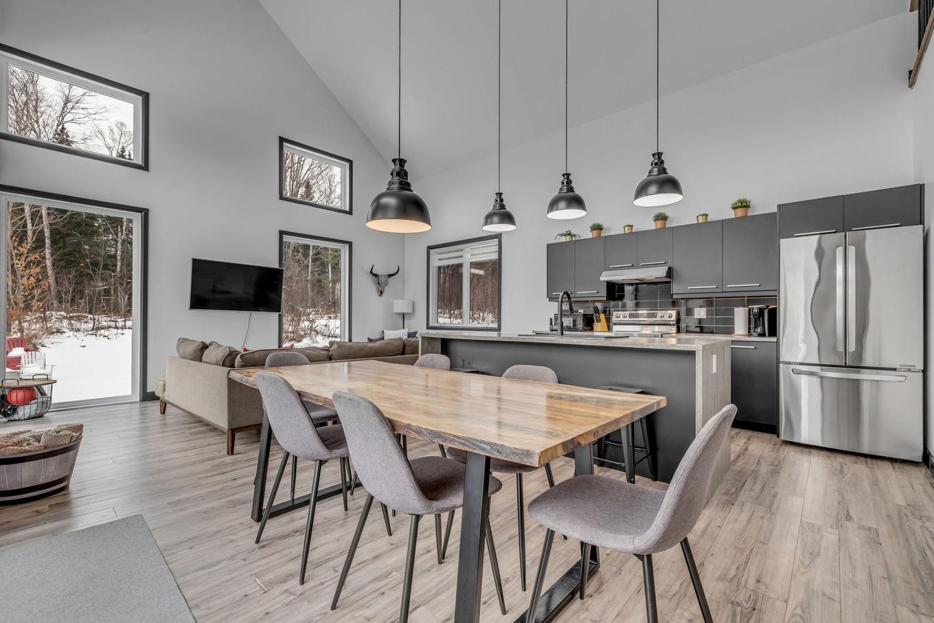 Dining room - 38 Rue Du Refuge, Saint-Ferréol-Les-Neiges, QC - Indoor Photo Showing Dining Room