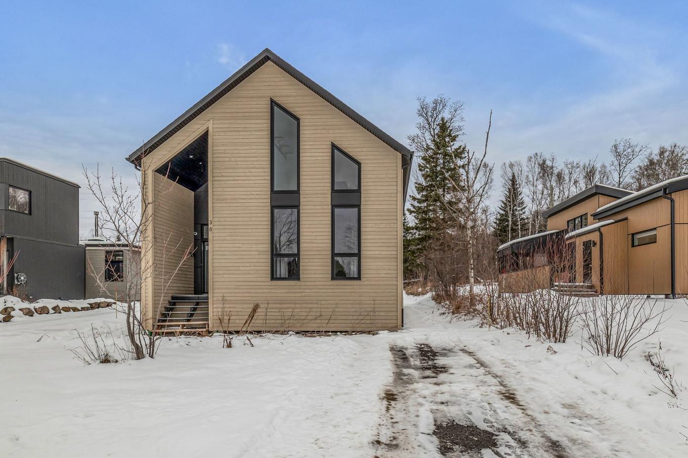 Frontage - 38 Rue Du Refuge, Saint-Ferréol-Les-Neiges, QC - Outdoor