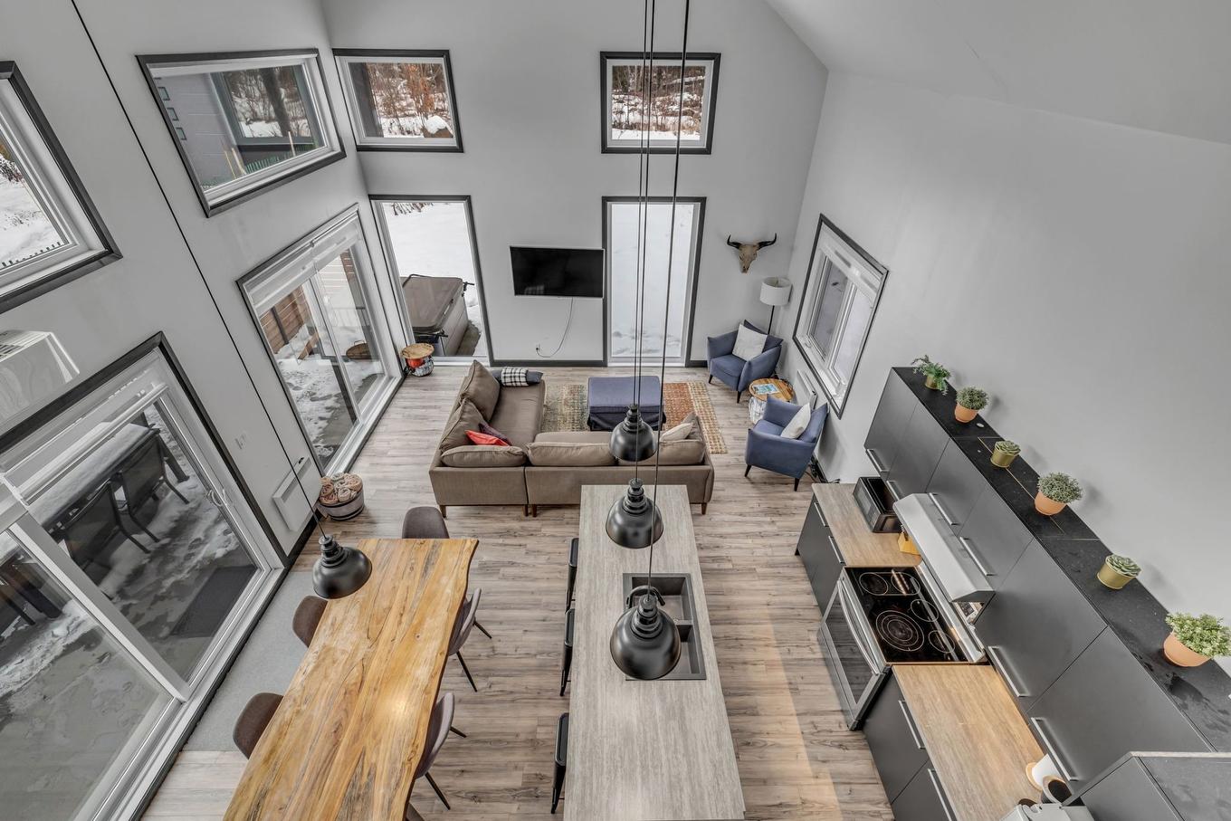 Mezzanine - 38 Rue Du Refuge, Saint-Ferréol-Les-Neiges, QC - Indoor