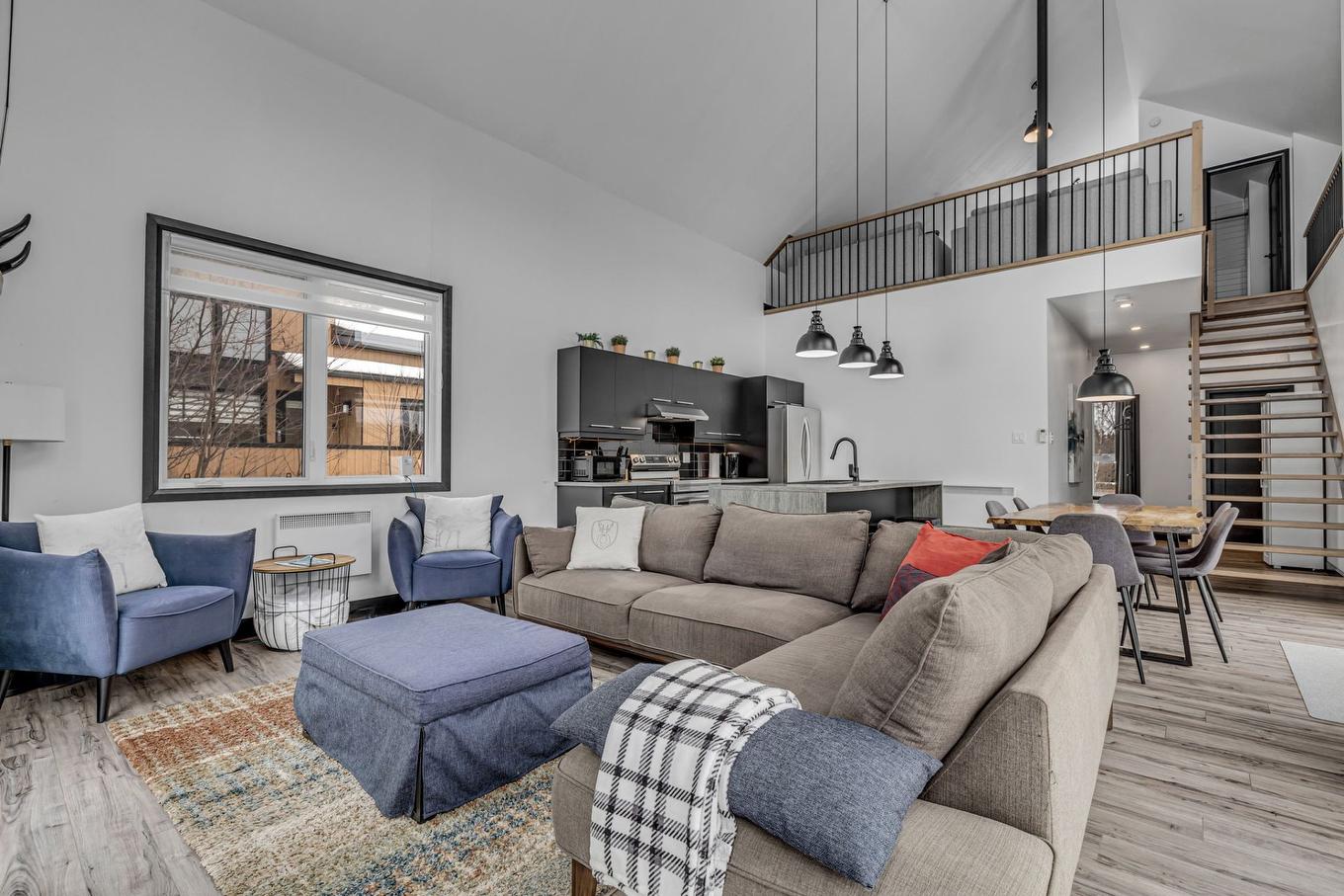 Living room - 38 Rue Du Refuge, Saint-Ferréol-Les-Neiges, QC - Indoor Photo Showing Living Room