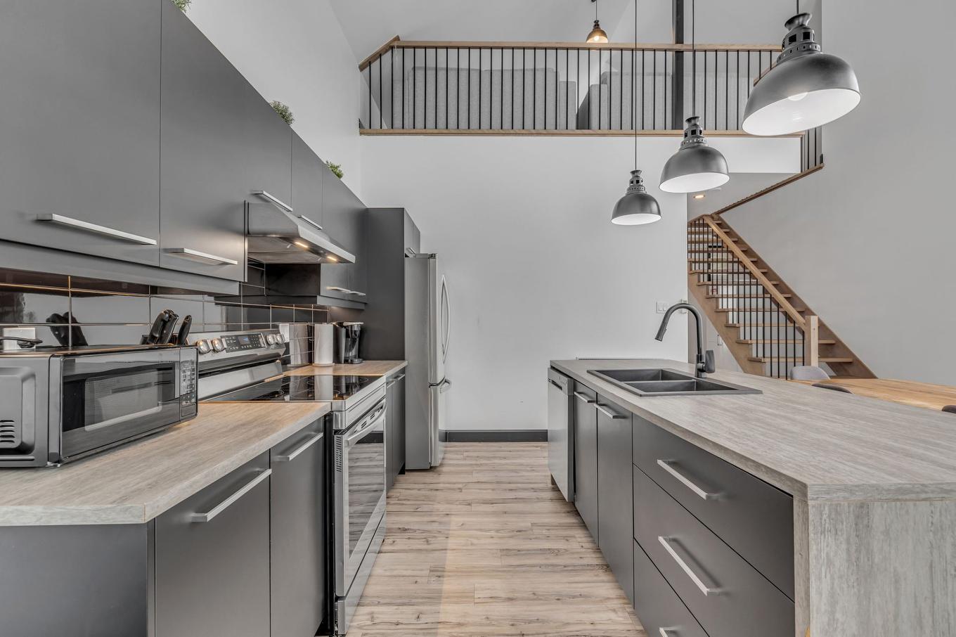 Kitchen - 38 Rue Du Refuge, Saint-Ferréol-Les-Neiges, QC - Indoor Photo Showing Kitchen With Double Sink With Upgraded Kitchen