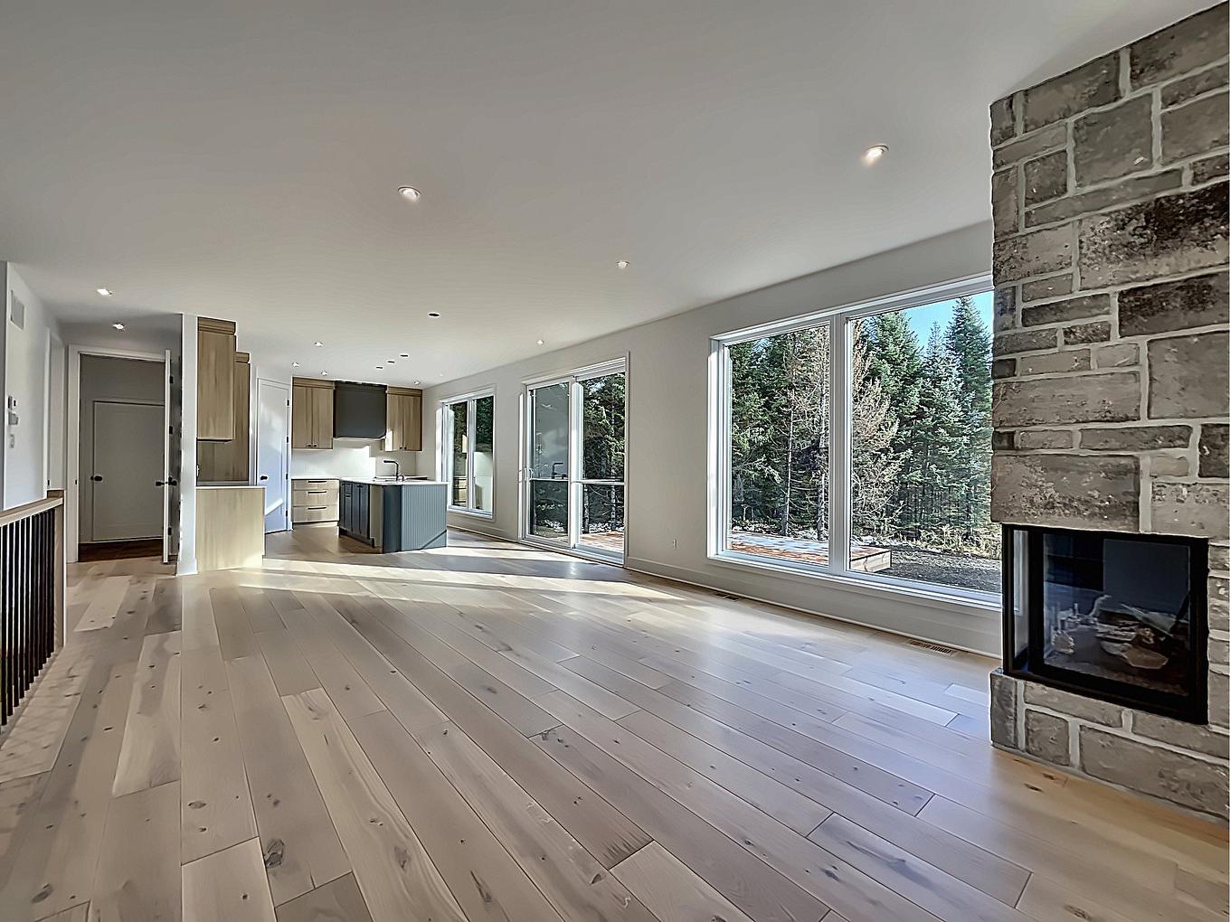 Living room - 1608 Ch. Des Achillées, Piedmont, QC - Indoor With Fireplace