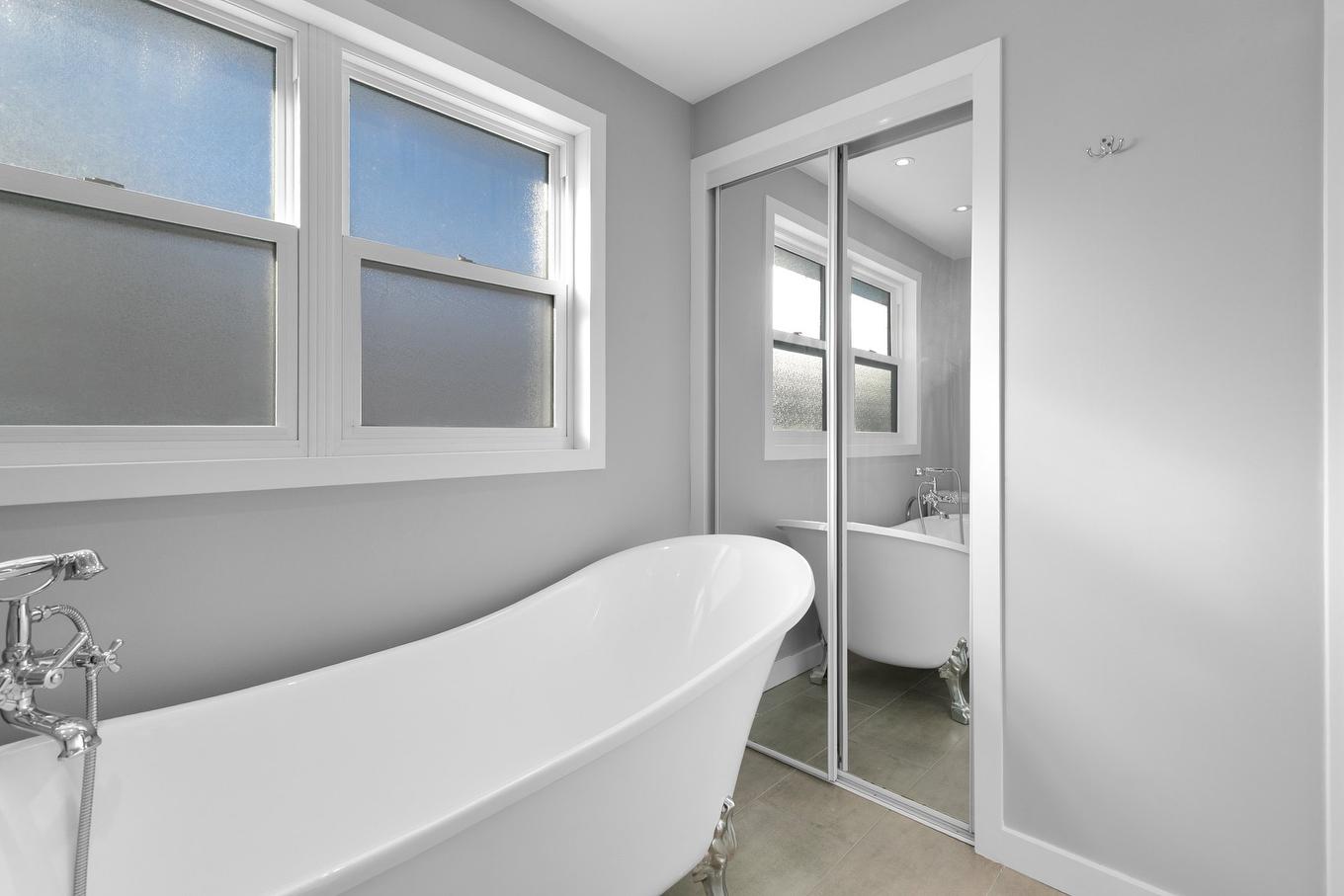 Bathroom - 1526 2E Avenue Du Lac-Lemenn, Sainte-Julienne, QC - Indoor Photo Showing Bathroom