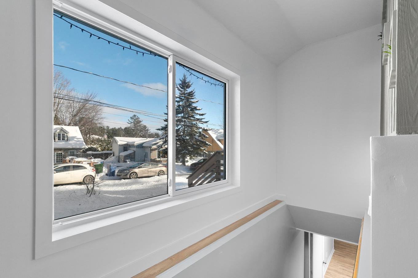 Staircase - 1526 2E Avenue Du Lac-Lemenn, Sainte-Julienne, QC - Indoor Photo Showing Other Room