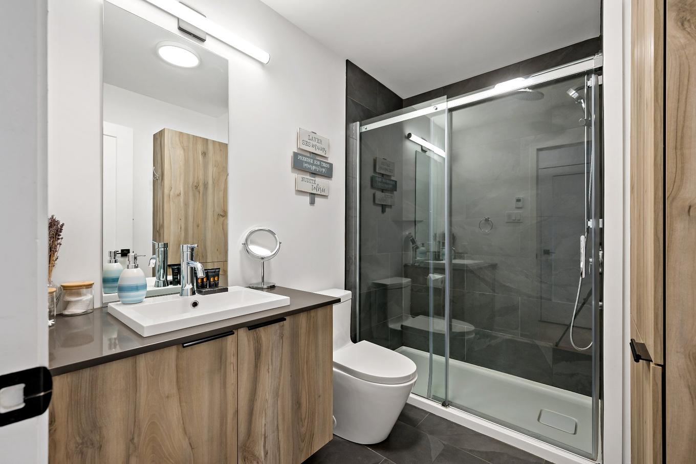 Ensuite bathroom - 104-1000 Allée De Verbier, Mont-Tremblant, QC - Indoor Photo Showing Bathroom