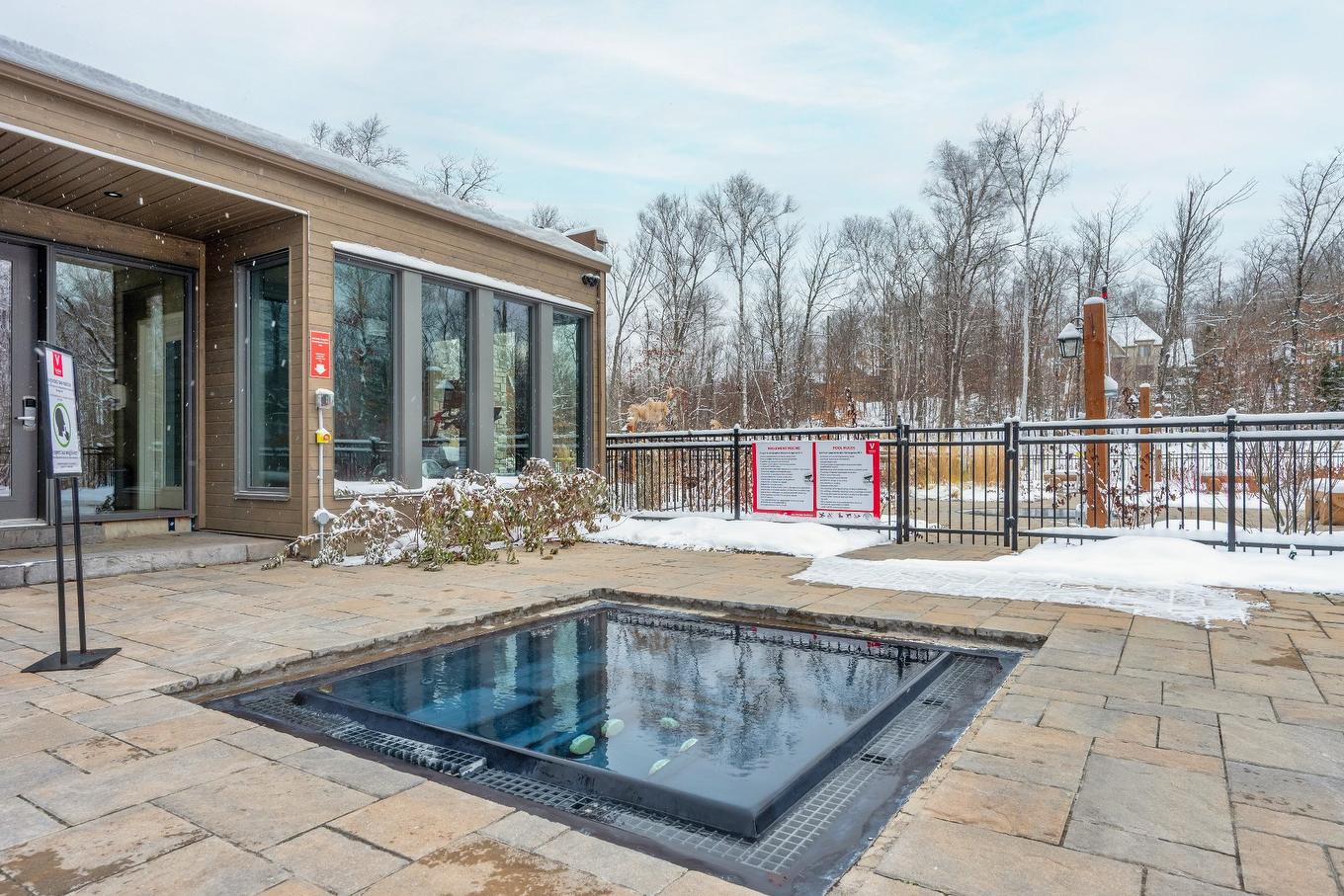 Hot tub - 104-1000 Allée De Verbier, Mont-Tremblant, QC - Outdoor With In Ground Pool