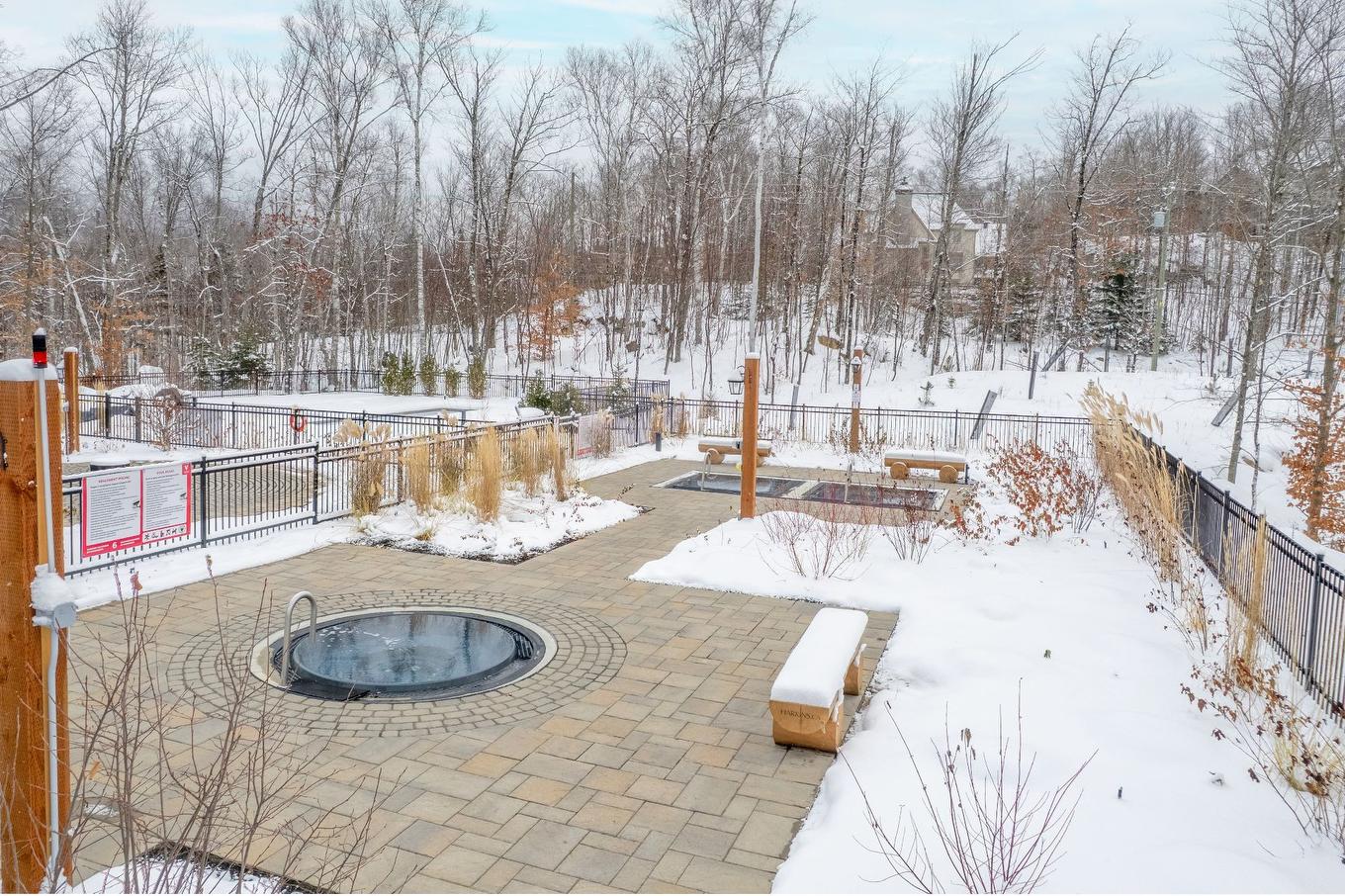 Hot tub - 104-1000 Allée De Verbier, Mont-Tremblant, QC - Outdoor