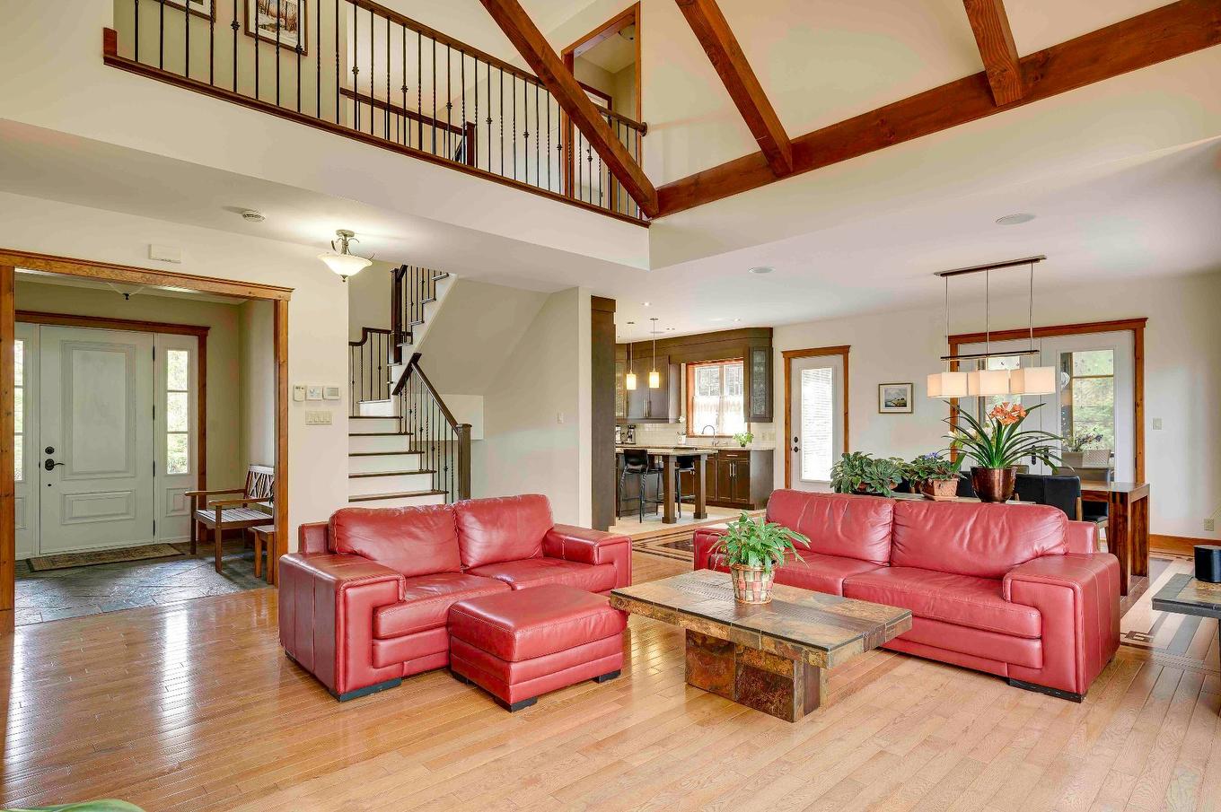 Living room - 29 Ch. Des Mésanges, Sainte-Anne-Des-Lacs, QC - Indoor Photo Showing Living Room