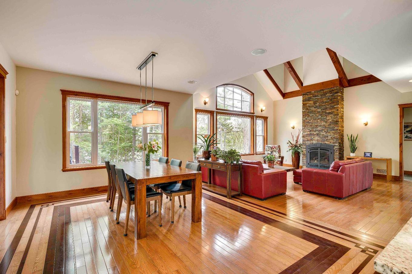 Dining room - 29 Ch. Des Mésanges, Sainte-Anne-Des-Lacs, QC - Indoor With Fireplace