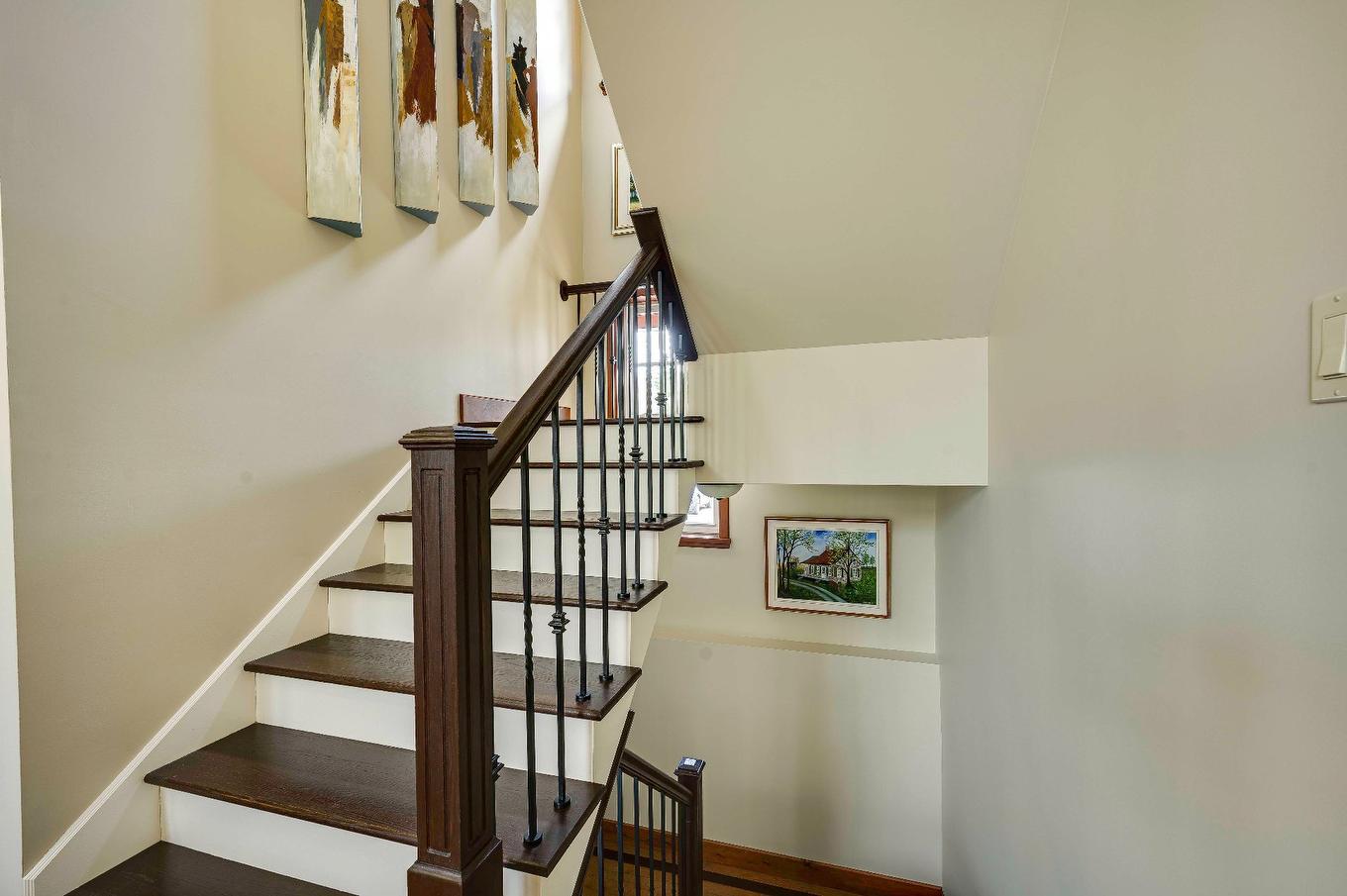 Staircase - 29 Ch. Des Mésanges, Sainte-Anne-Des-Lacs, QC - Indoor Photo Showing Other Room