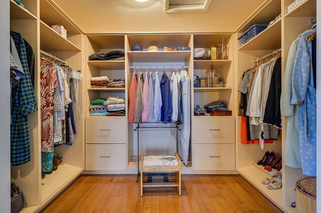 Walk-in closet - 29 Ch. Des Mésanges, Sainte-Anne-Des-Lacs, QC - Indoor With Storage