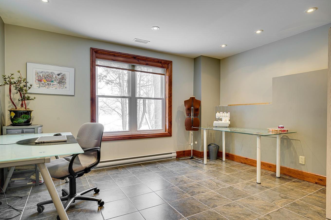 Sewing room - 29 Ch. Des Mésanges, Sainte-Anne-Des-Lacs, QC - Indoor Photo Showing Office
