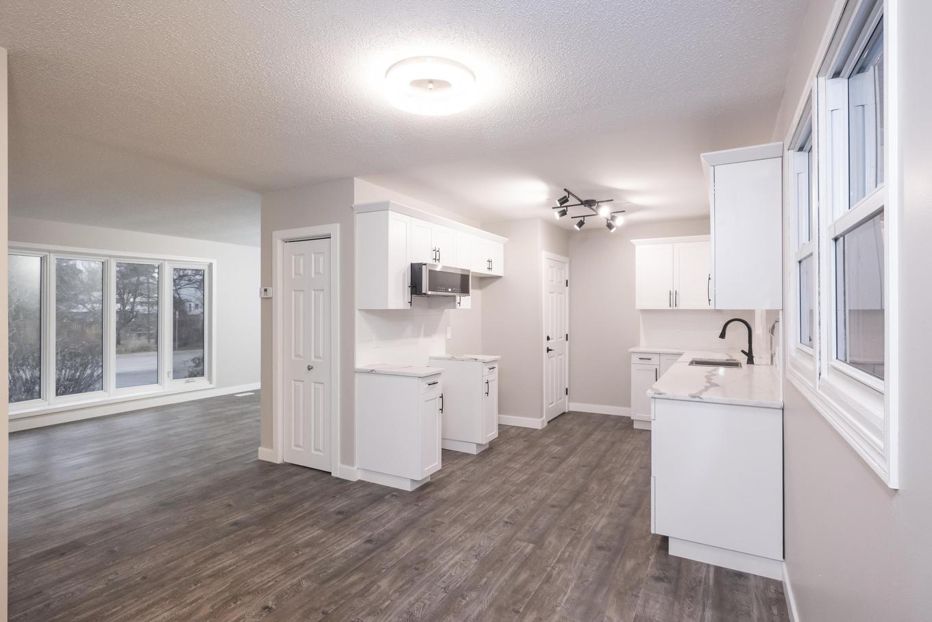 77 Gertrude Avenue, Thunder Bay, ON - Indoor Photo Showing Kitchen