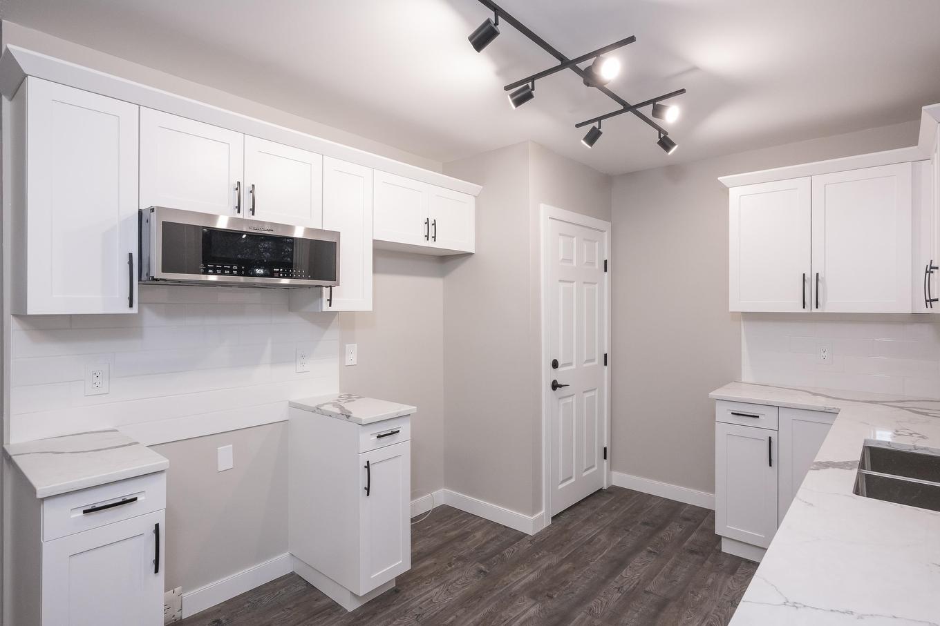 77 Gertrude Avenue, Thunder Bay, ON - Indoor Photo Showing Kitchen