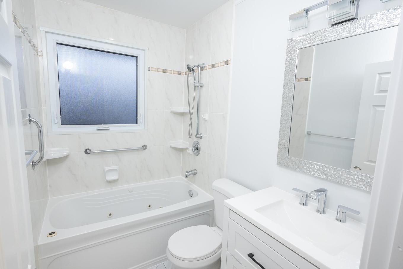 77 Gertrude Avenue, Thunder Bay, ON - Indoor Photo Showing Bathroom