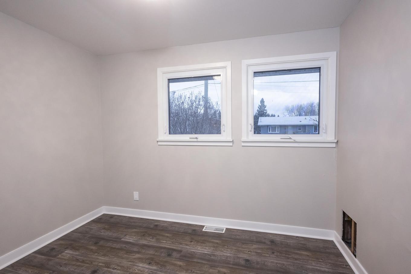 77 Gertrude Avenue, Thunder Bay, ON - Indoor Photo Showing Other Room