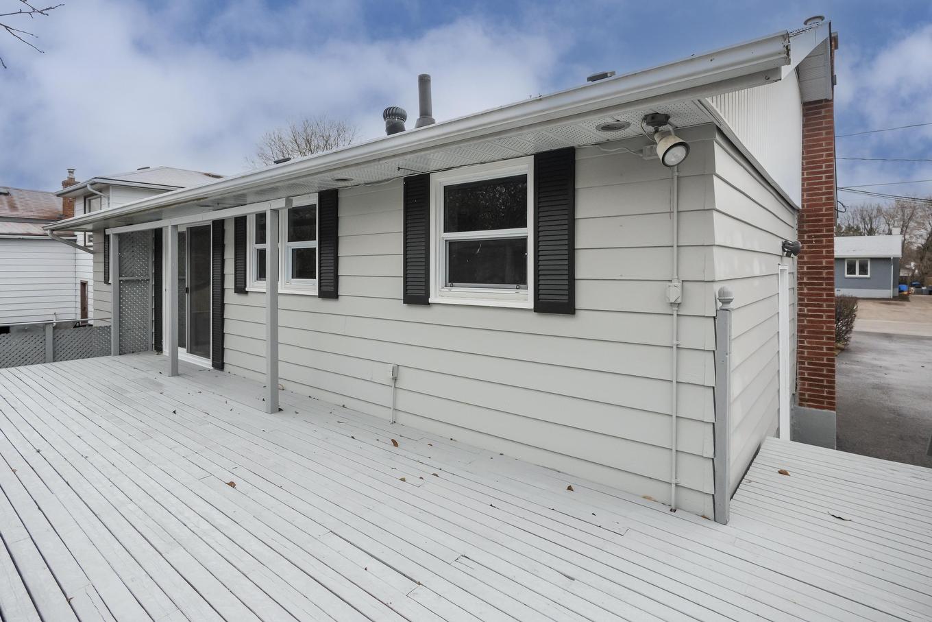 77 Gertrude Avenue, Thunder Bay, ON - Outdoor With Exterior